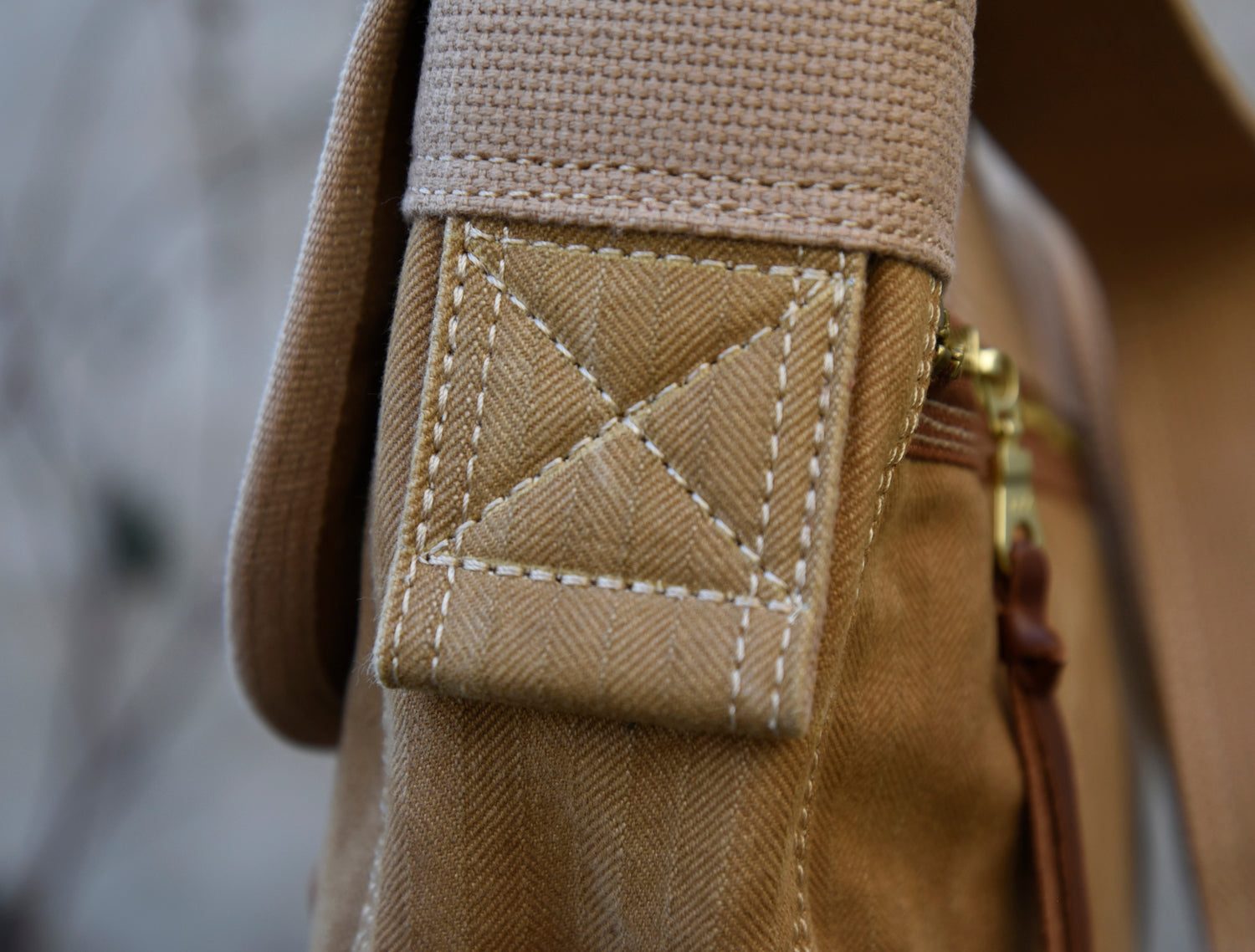 Heavy-Duty Washed Vintage Canvas with Top Layer Cowhide Single Shoulder Crossbody Bag Travel Bag Cycling Bag Large Three Yuan Bag