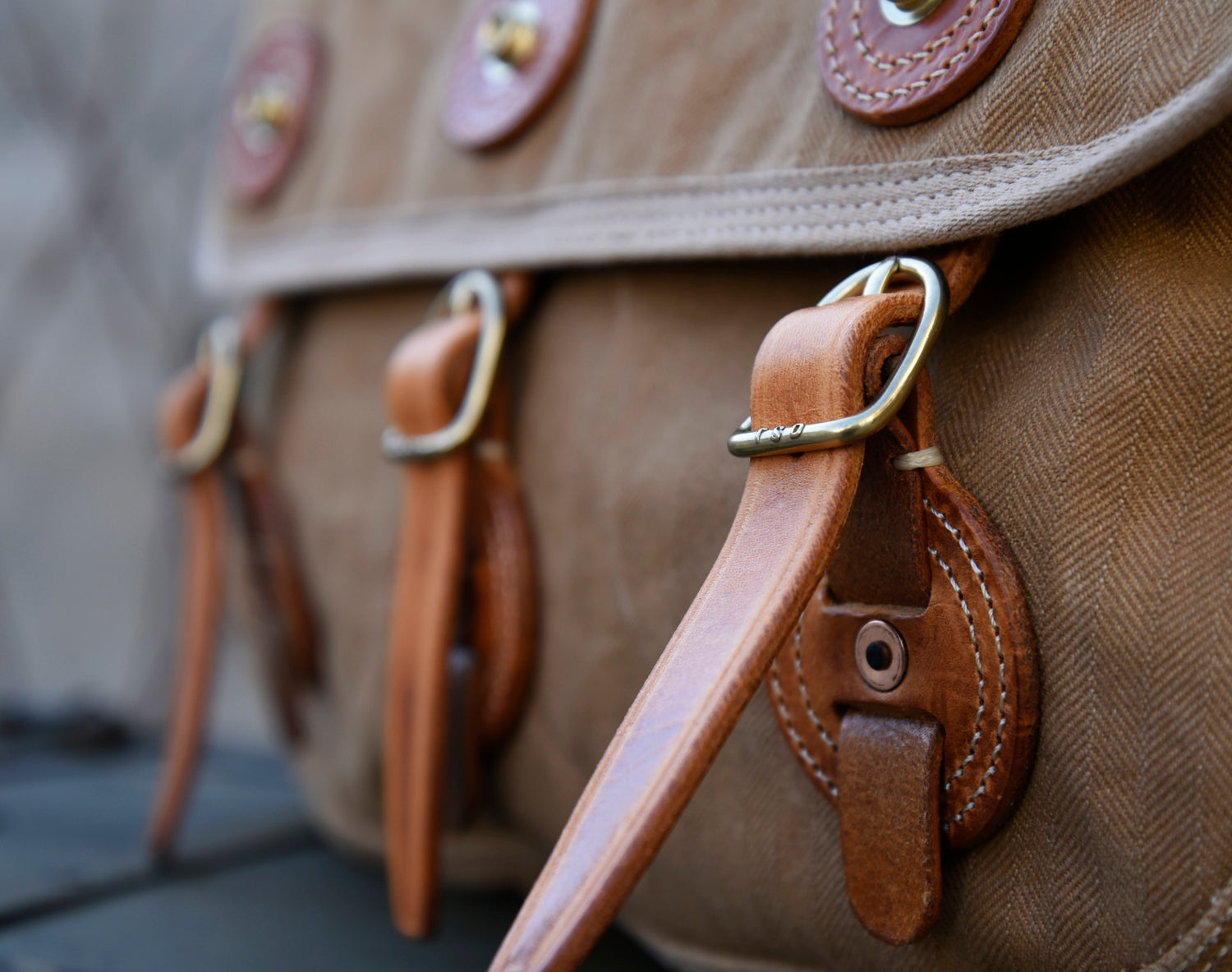 Heavy-Duty Washed Vintage Canvas with Top Layer Cowhide Single Shoulder Crossbody Bag Travel Bag Cycling Bag Large Three Yuan Bag