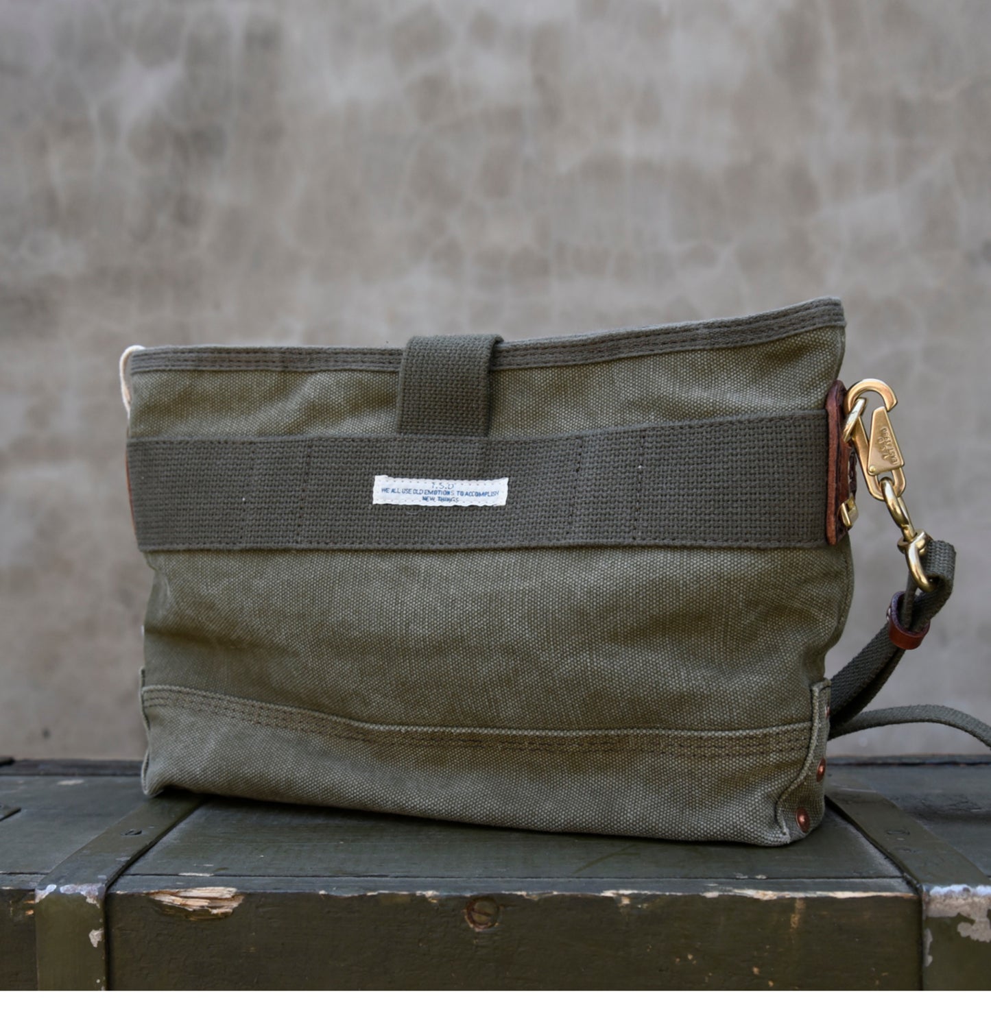 Heavy-Duty Washed Vintage Military Canvas Shoulder Crossbody Bag for Men and Women, Casual Bag with Retro Style