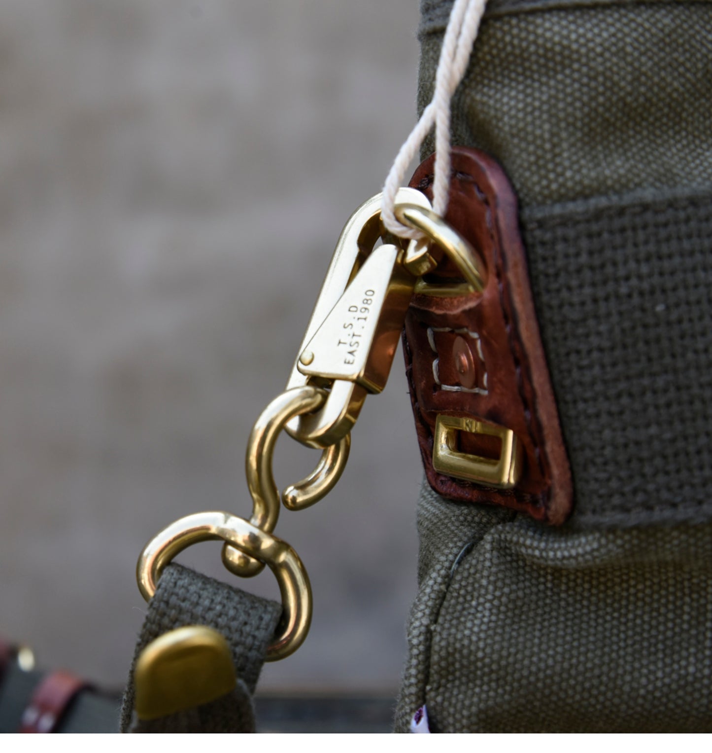 Heavy-Duty Washed Vintage Military Canvas Shoulder Crossbody Bag for Men and Women, Casual Bag with Retro Style