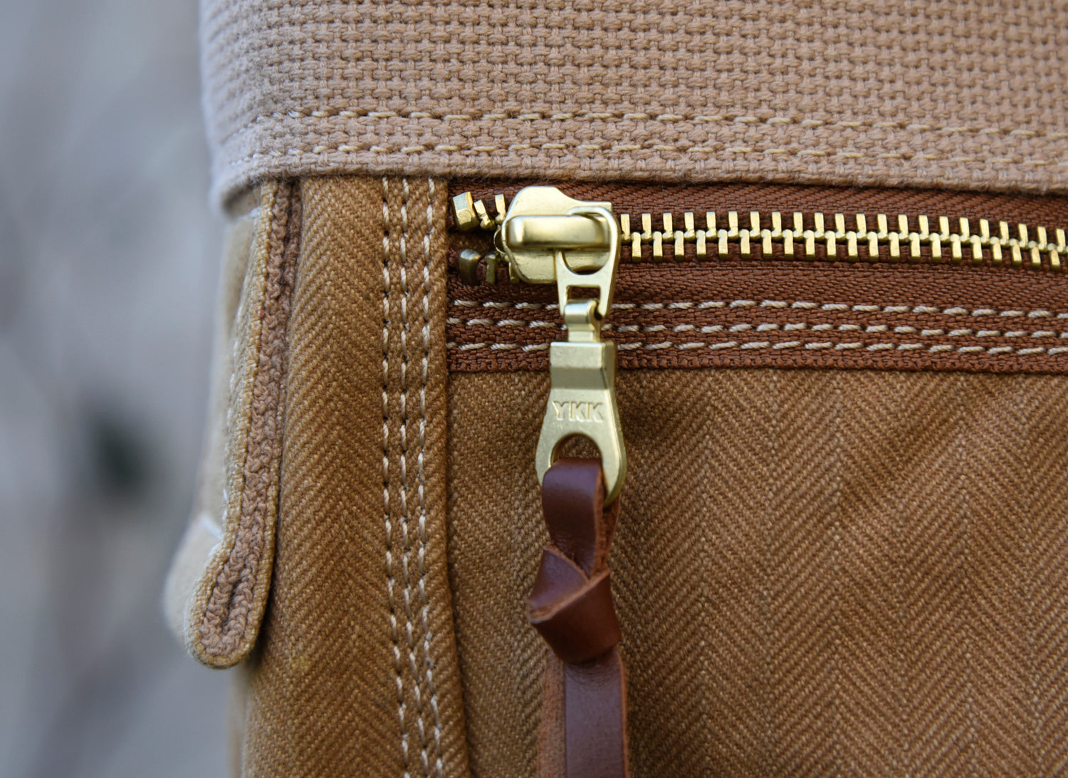 Heavy-Duty Washed Vintage Canvas with Top Layer Cowhide Single Shoulder Crossbody Bag Travel Bag Cycling Bag Large Three Yuan Bag