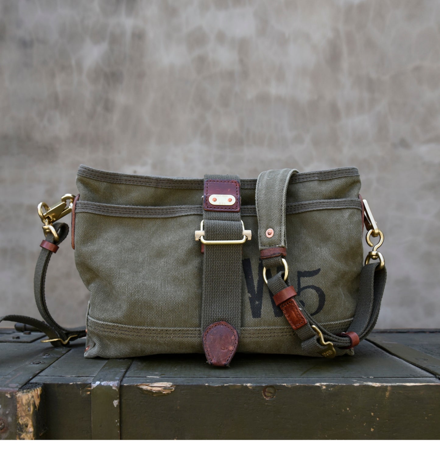Heavy-Duty Washed Vintage Military Canvas Shoulder Crossbody Bag for Men and Women, Casual Bag with Retro Style