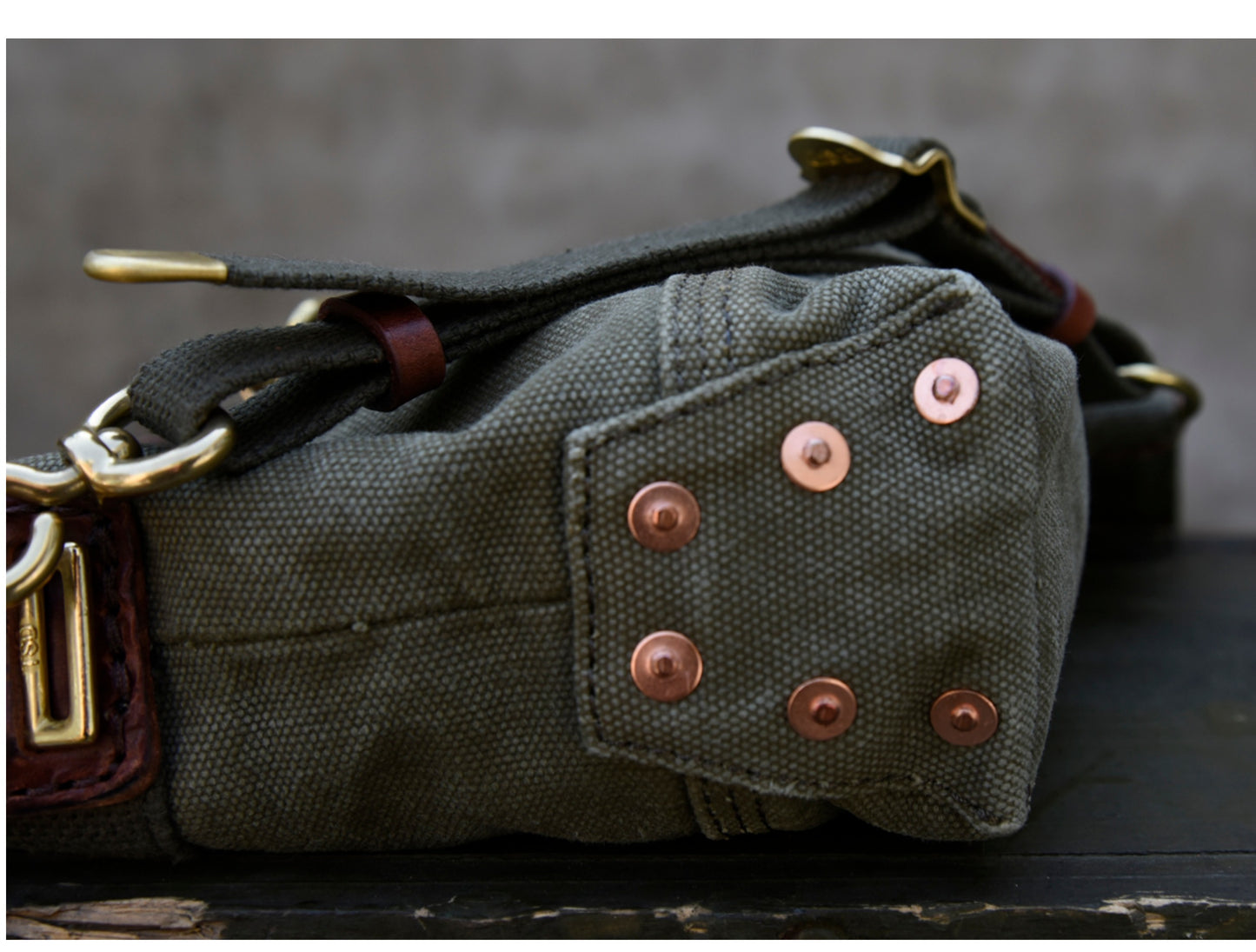 Heavy-Duty Washed Vintage Military Canvas Shoulder Crossbody Bag for Men and Women, Casual Bag with Retro Style