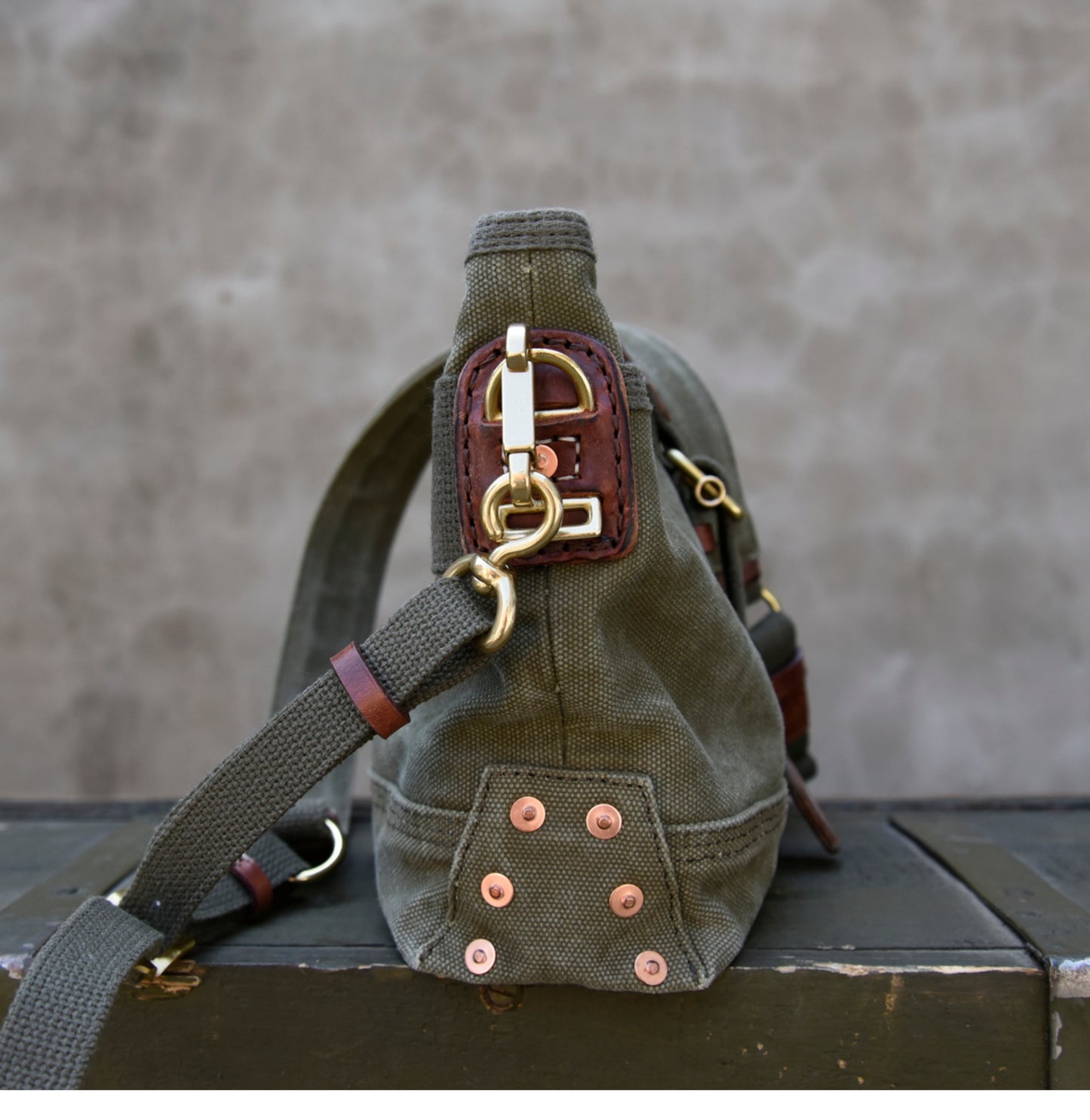 Heavy-Duty Washed Vintage Military Canvas Shoulder Crossbody Bag for Men and Women, Casual Bag with Retro Style