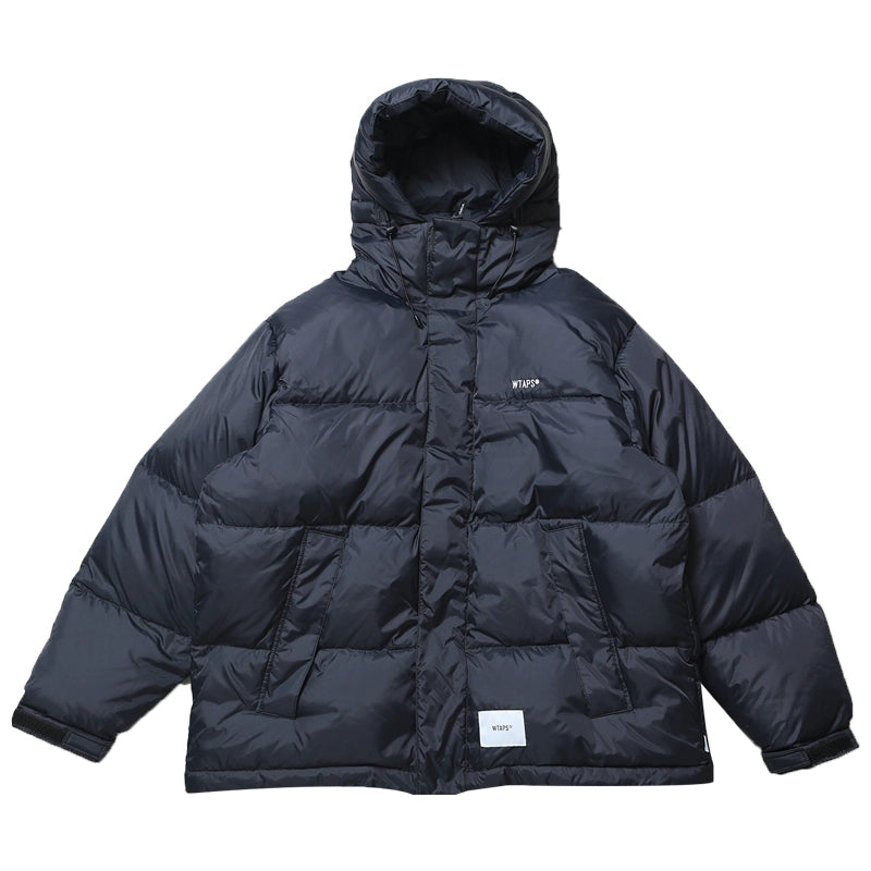 Thick, warm and waterproof mid-length down jacket