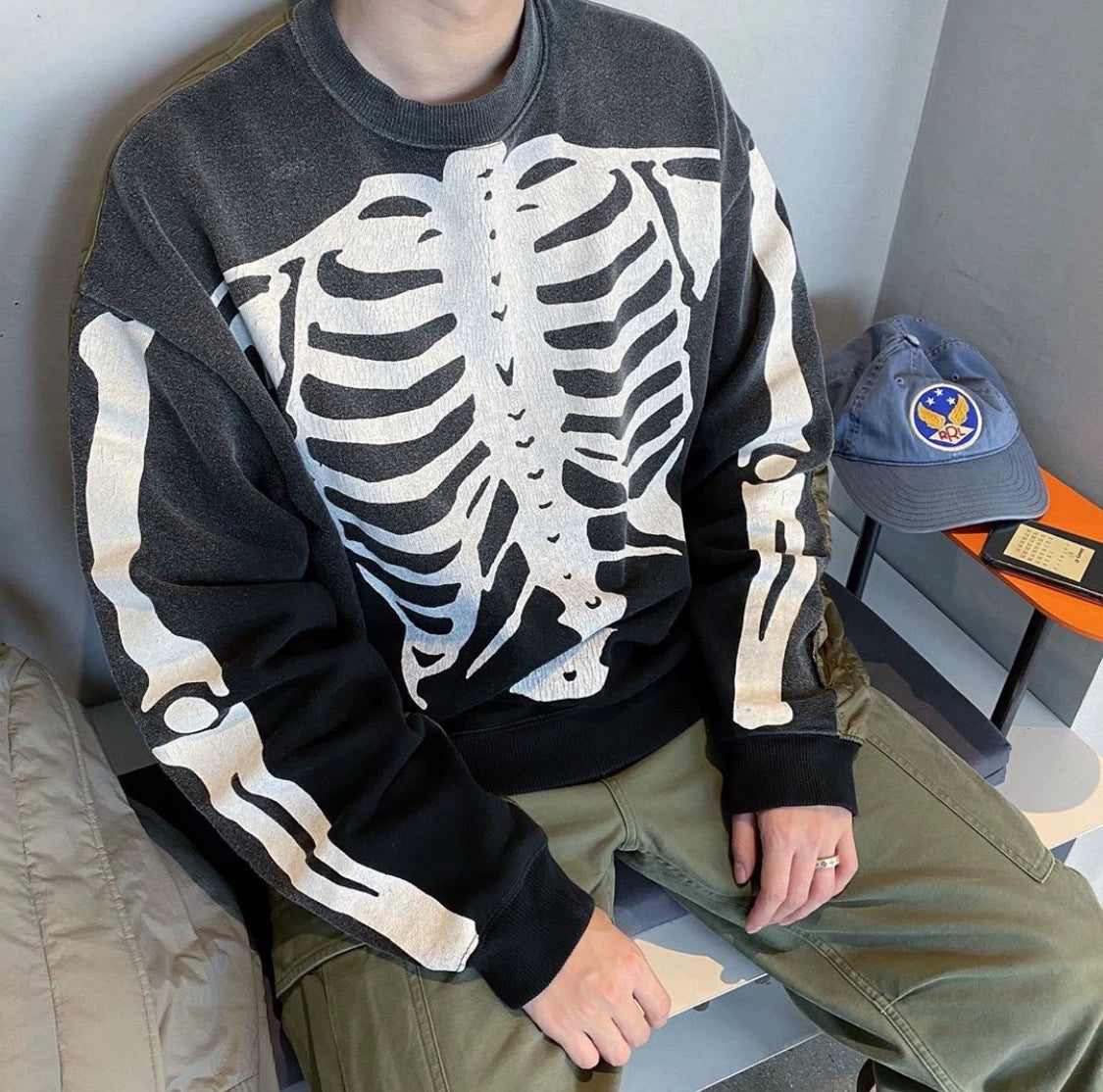 Cracked bone print distressed stitching Japanese retro round neck sweater