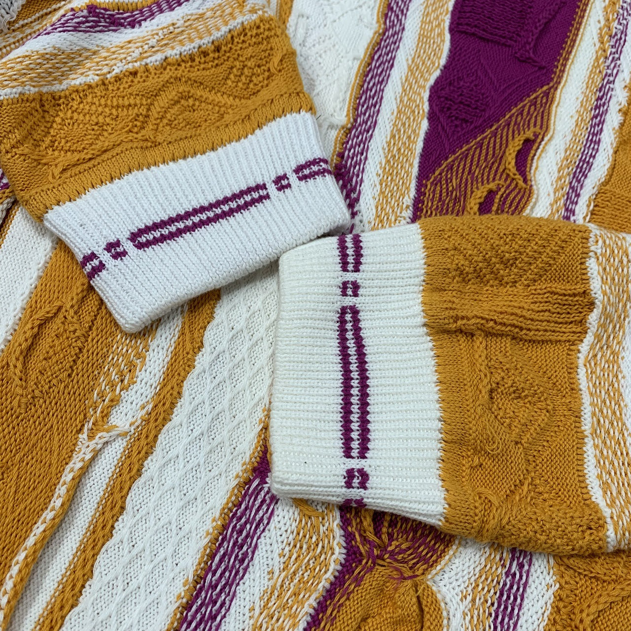 Bitter Melon Jacquard Sweater – Vintage Wave-Contrast Knit, Unisex