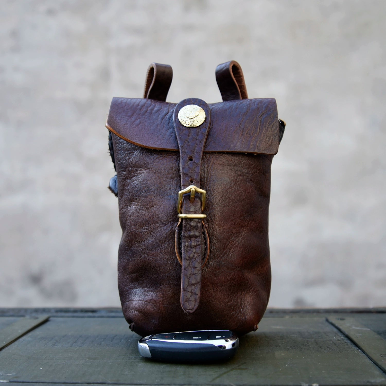 Imported thickened high-grease first layer cowhide handmade one-shoulder crossbody bag, waist bag, men's bag, mobile phone bag, hanging bag, trendy cool