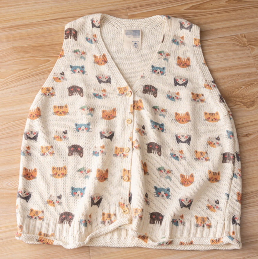 Japanese Style Printed V-Neck Cotton Double-Breasted Knit Vest – Loose Retro Button Detail