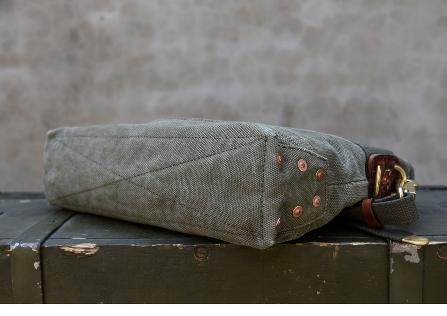 Heavy-Duty Washed Vintage Military Canvas Shoulder Crossbody Bag for Men and Women, Casual Bag with Retro Style
