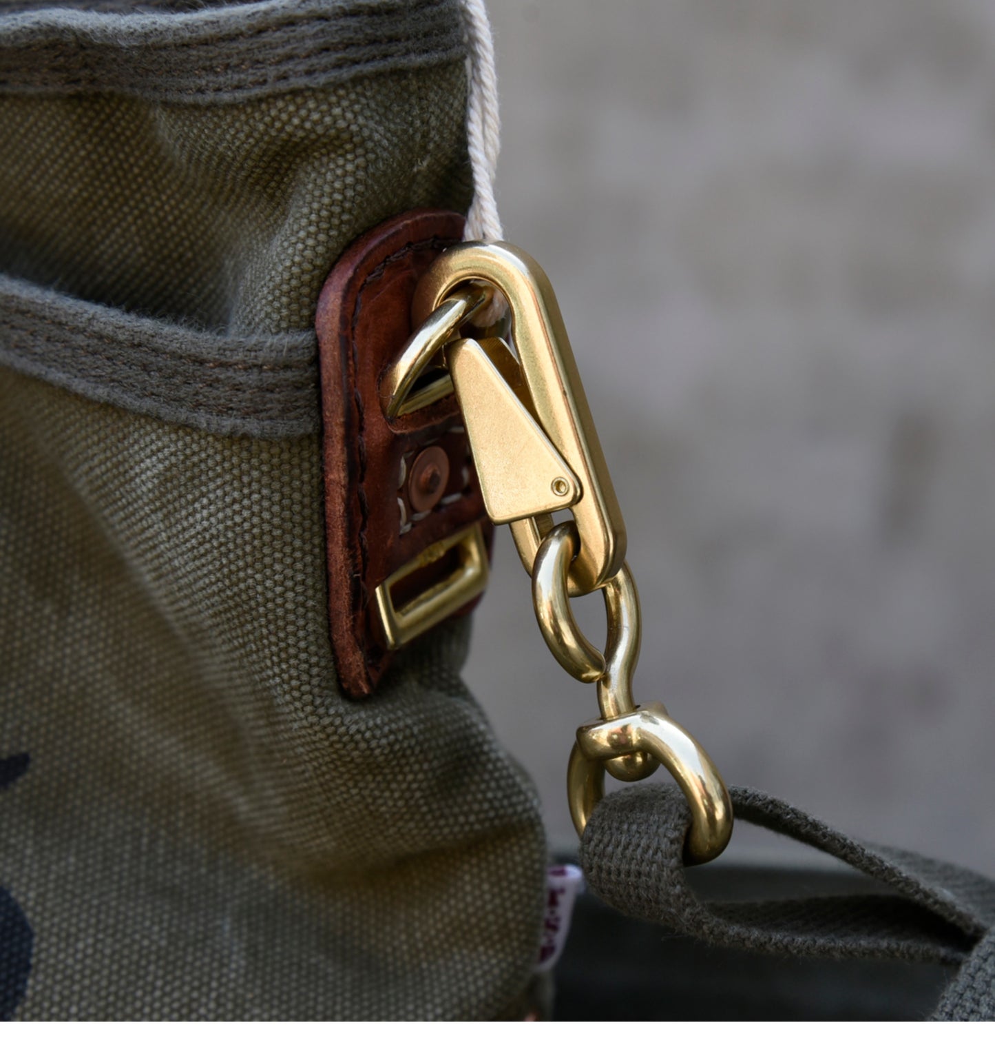 Heavy-Duty Washed Vintage Military Canvas Shoulder Crossbody Bag for Men and Women, Casual Bag with Retro Style