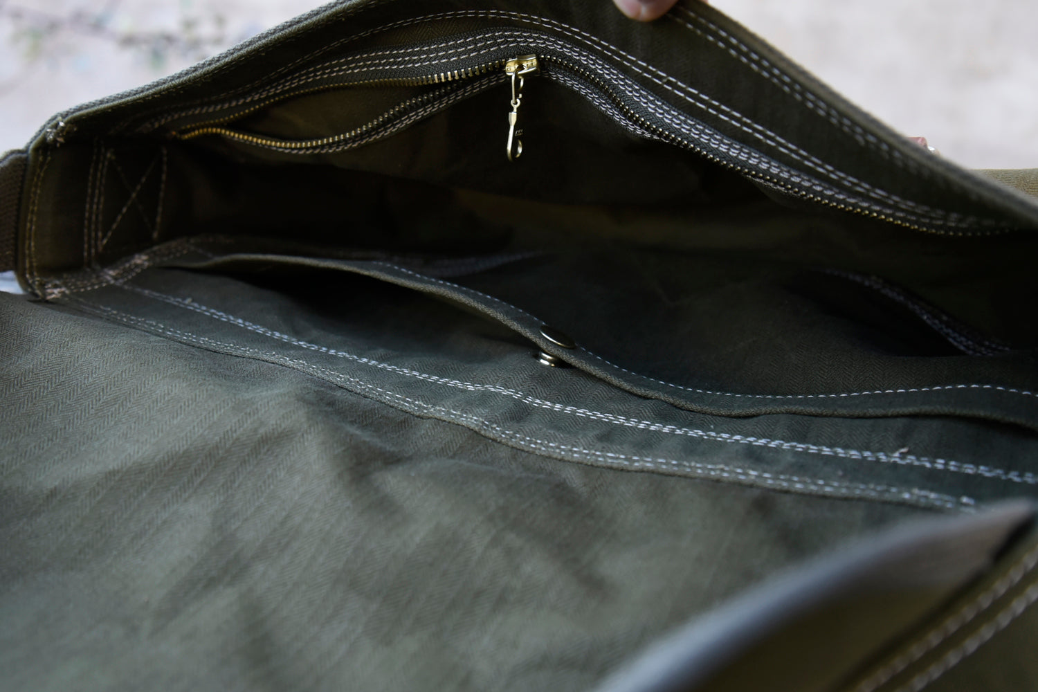 Heavy-Duty Washed Vintage Canvas with Top Layer Cowhide Single Shoulder Crossbody Bag Travel Bag Cycling Bag Large Three Yuan Bag