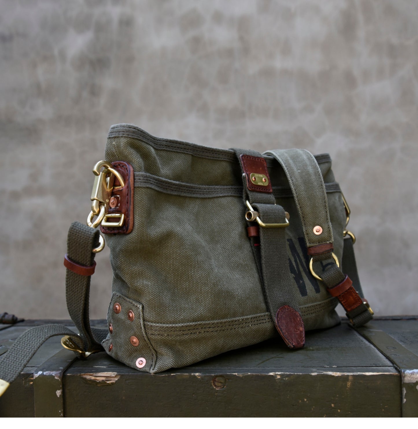 Heavy-Duty Washed Vintage Military Canvas Shoulder Crossbody Bag for Men and Women, Casual Bag with Retro Style