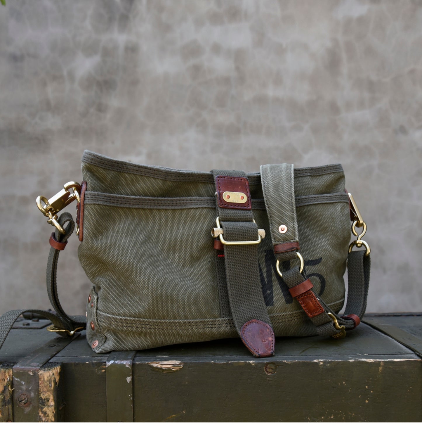 Heavy-Duty Washed Vintage Military Canvas Shoulder Crossbody Bag for Men and Women, Casual Bag with Retro Style