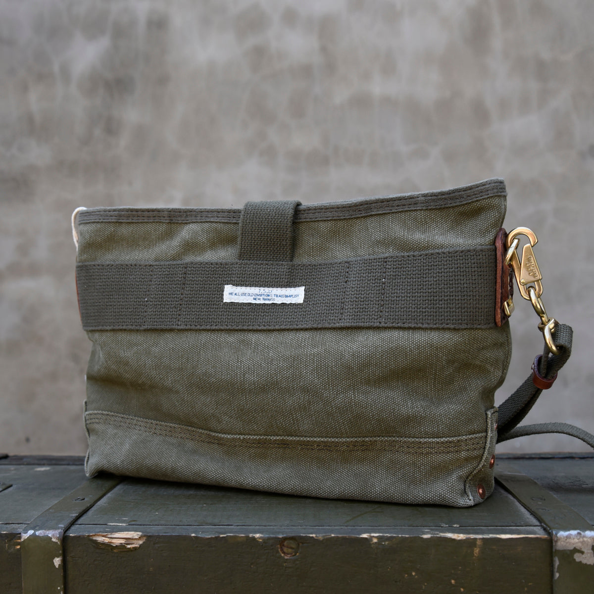 Heavy-Duty Washed Vintage Military Canvas Shoulder Crossbody Bag for Men and Women, Casual Bag with Retro Style