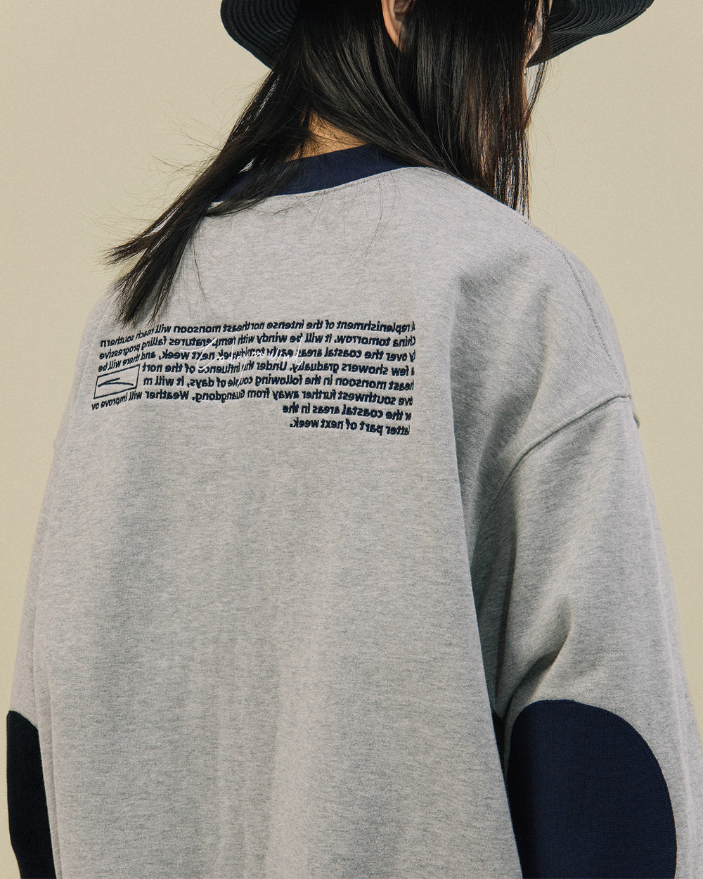 Contrast Crewneck Monogram Embroidery Sweatshirt – Loose Unisex Casual Pullover – Japanese vintage | yamalin clothes | Yamalinclothes