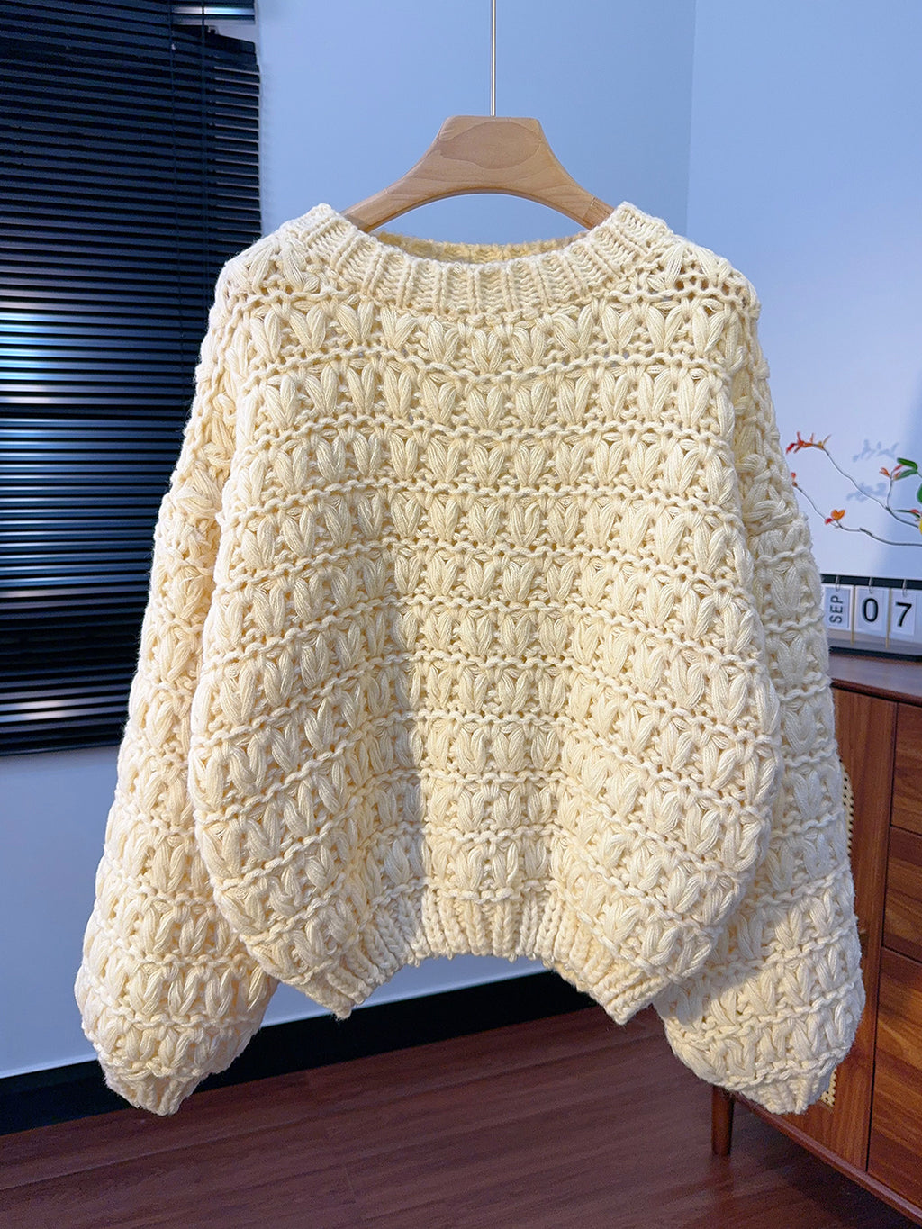 Thick-Knit Hand-Made Wool Sweater – Lantern Sleeve Loose Pullover (Women)