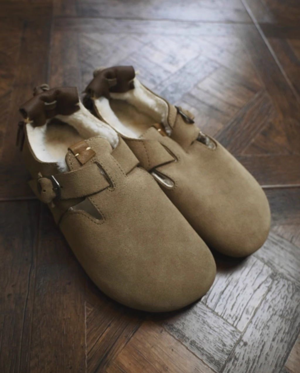 Sonofloong Vintage Genuine Leather Slippers - Deerskin Tassel Sheepskin Fur Closed-Toe Birkenstock Style