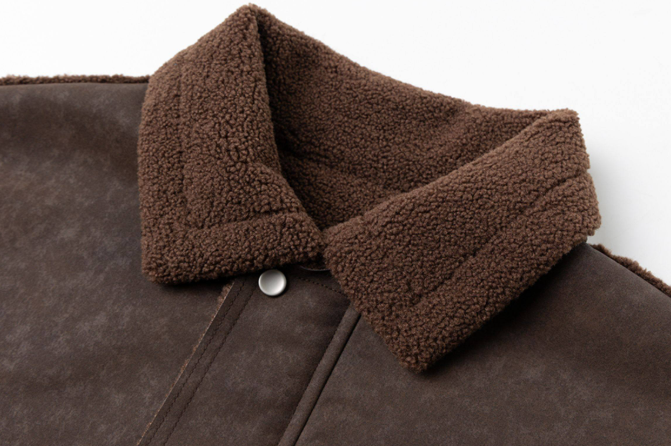 Fleece-Collar Jacket – Riveted Pockets & Boxy Fit