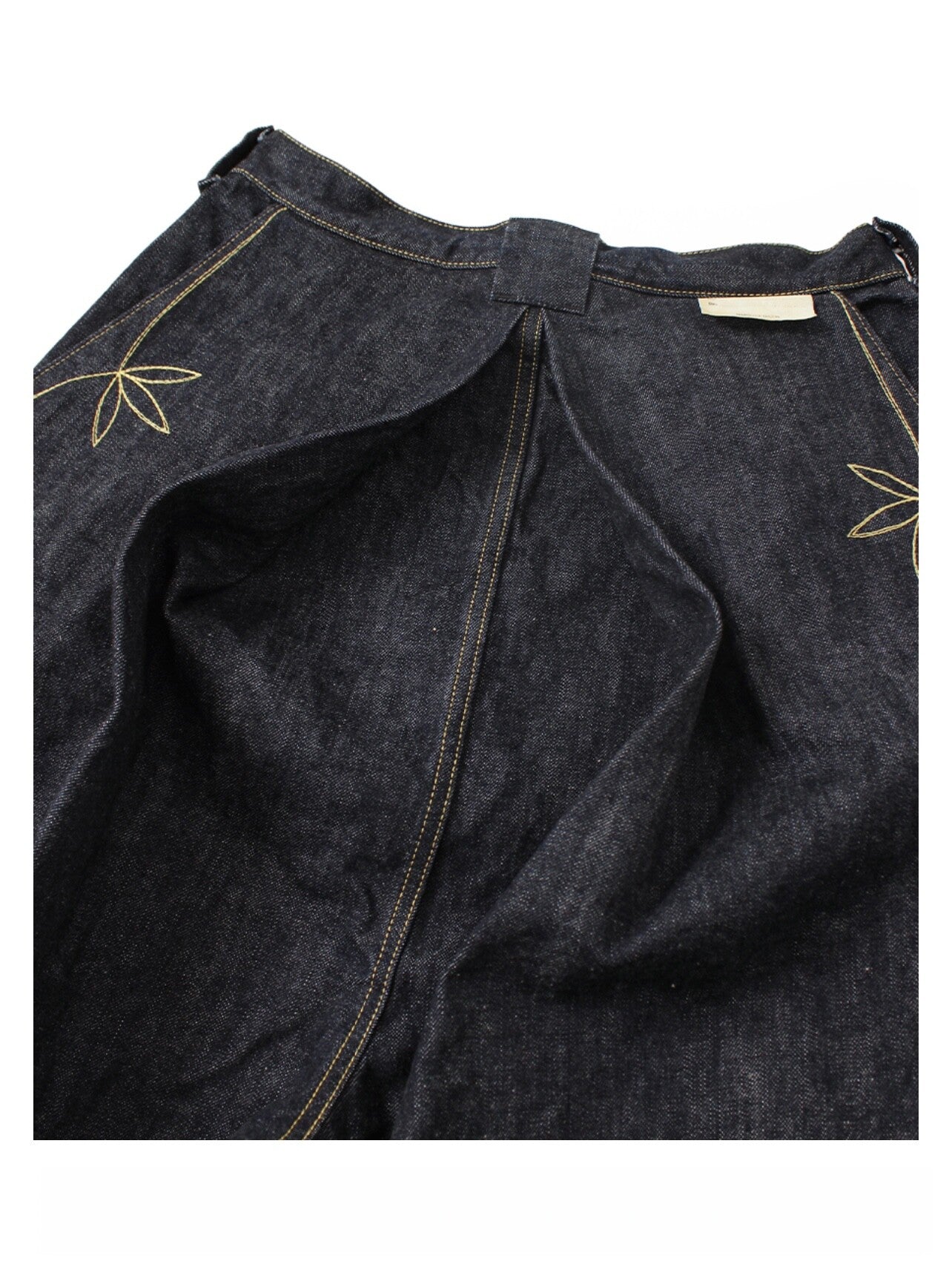 Japanese Denim Indigo Embroidery Four-Pocket Over-the-Knee Shorts - Loose Casual Streetwear for Men