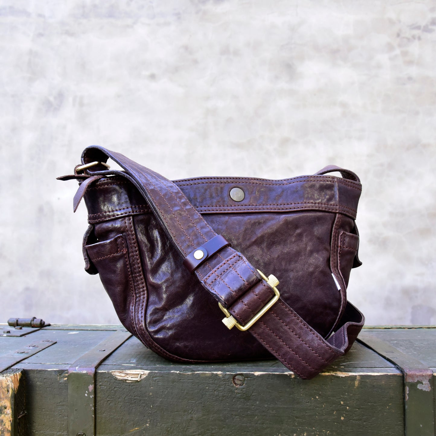 Heavy Washed Horsehide Newsboy Crossbody Bag – Vintage Leather Shoulder Bag