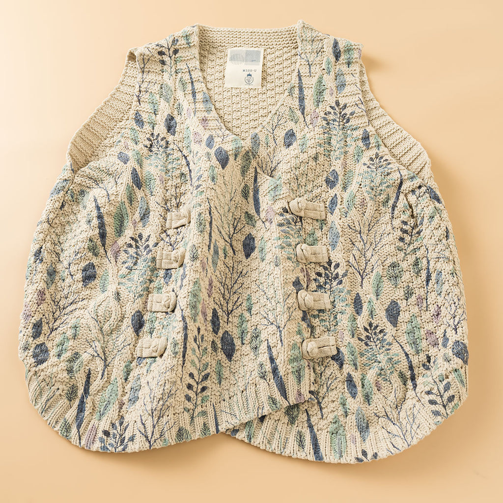 Japanese Style Printed V-Neck Cotton Double-Breasted Knit Vest – Loose Retro Button Detail