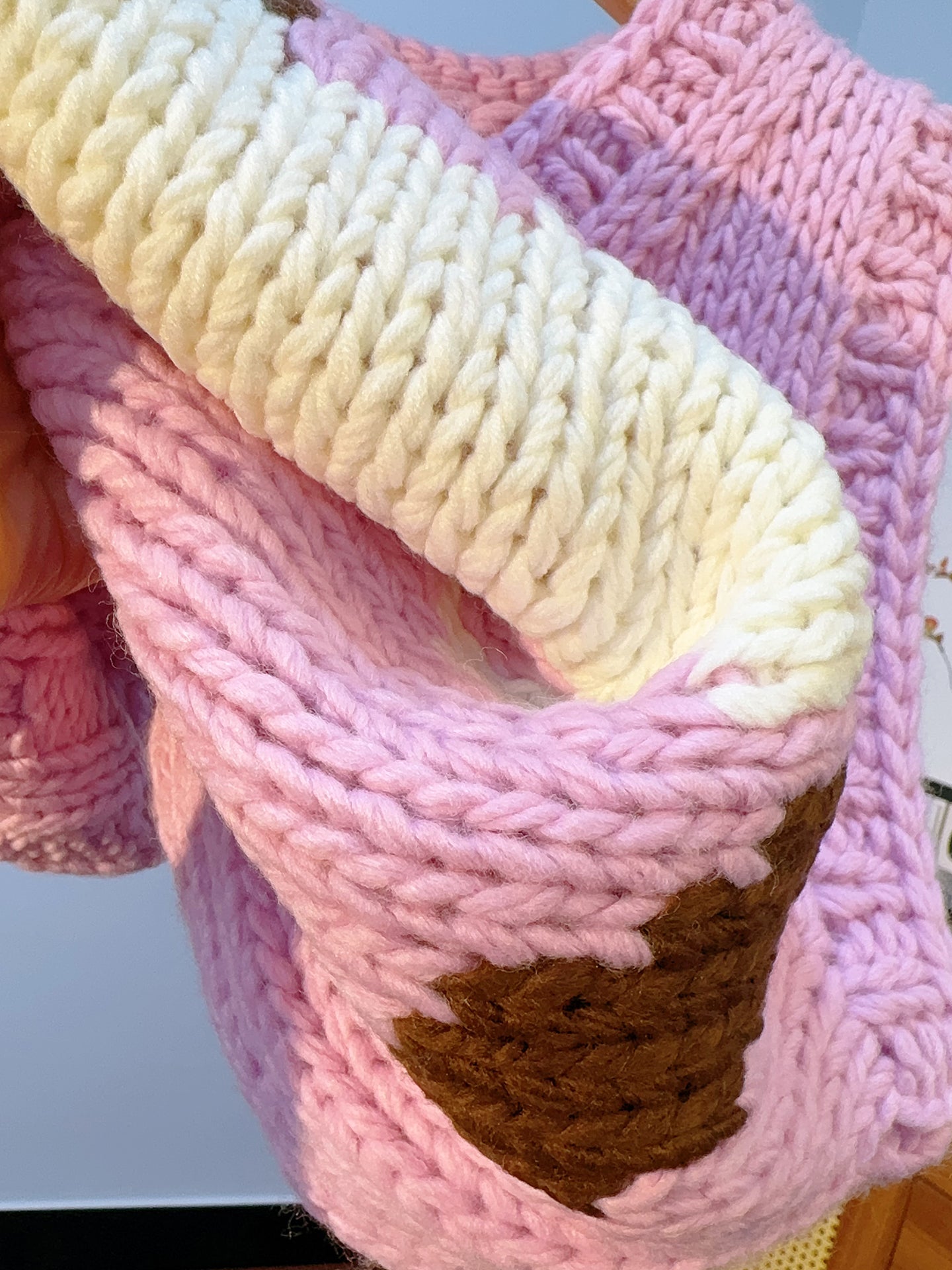 Hand-made Thick-Yarn Wool Vest – Vintage Pony Motif Knitted Sleeveless for Women