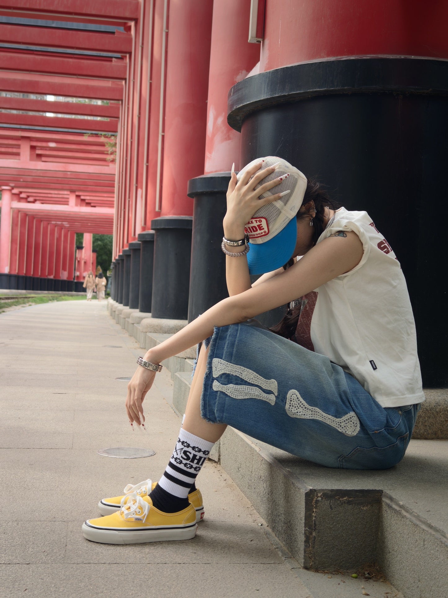 Loose Embroidered Bone Distressed Denim Shorts – Washed Unisex Oversized Streetwear