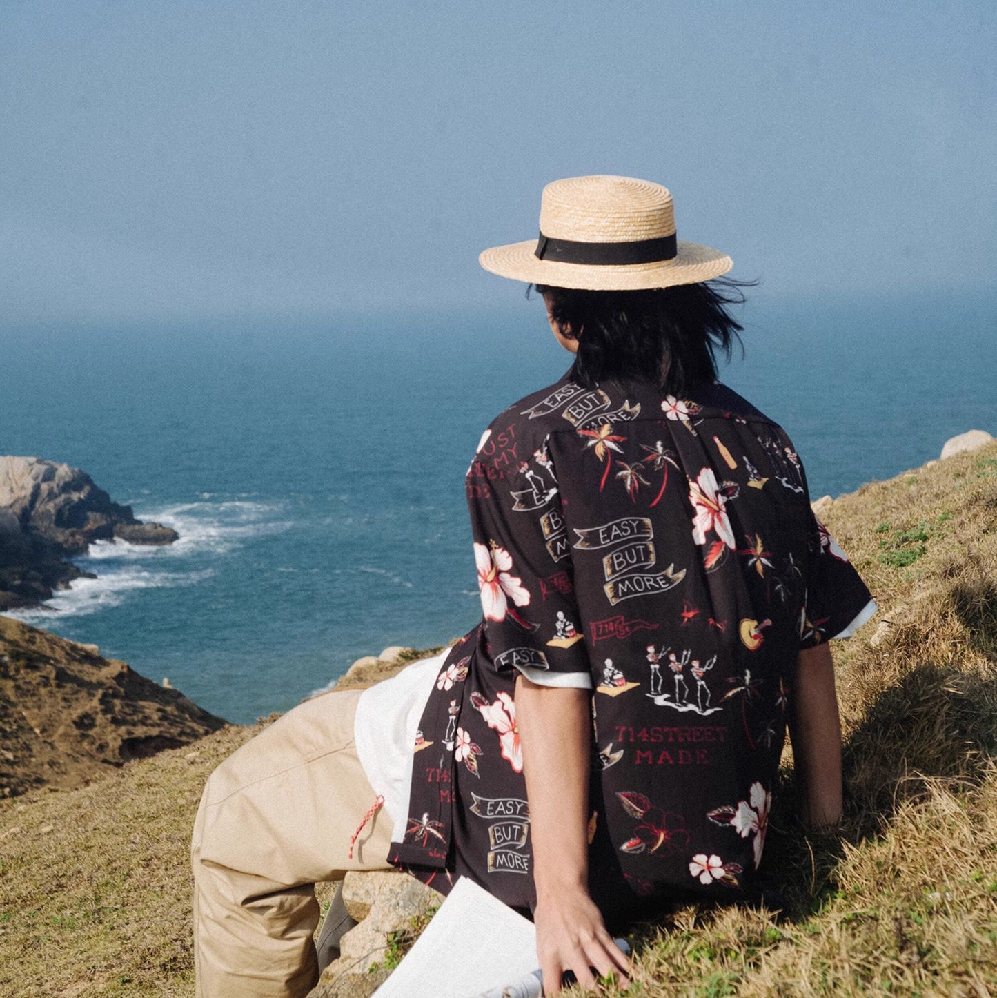 قميص هاواي صيفي بأكمام قصيرة بتصميم مريح ونقوش زهور للرجال والنساء، تصميم عصري، وأسلوب فريد.