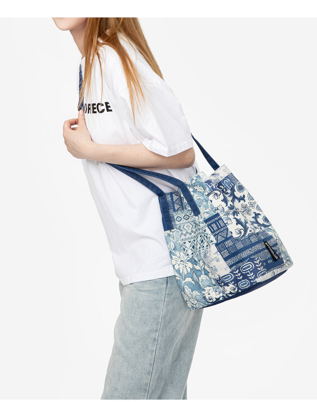 Original Blue and White Handheld Shoulder Crossbody Bag Versatile Niche Literary Casual Commuter Bag