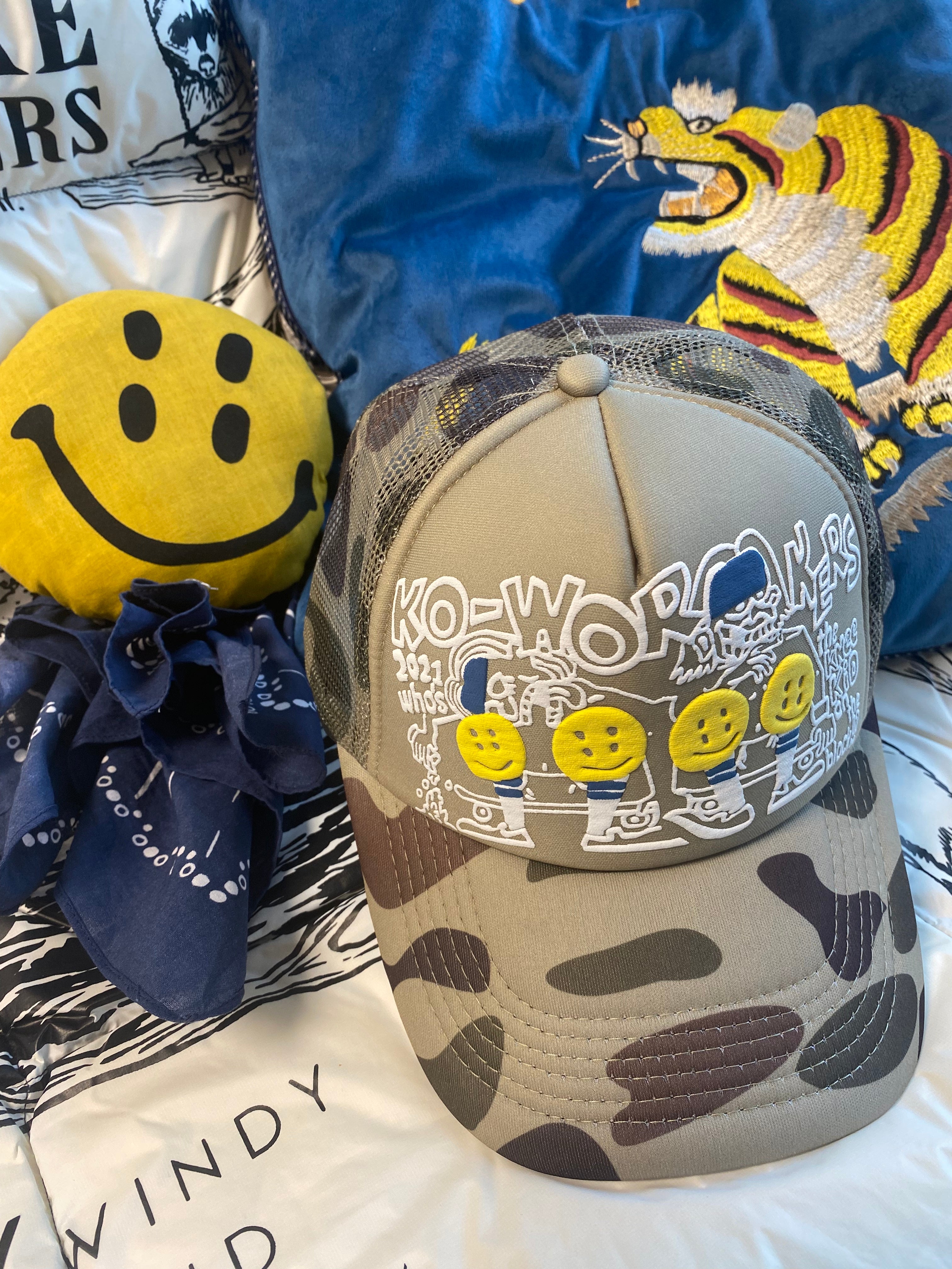 Japanese 25AW Kapital Hirata Kazuhiro Smiley Face Camo Foam Print Mesh Baseball Cap – Breathable Patchwork Design