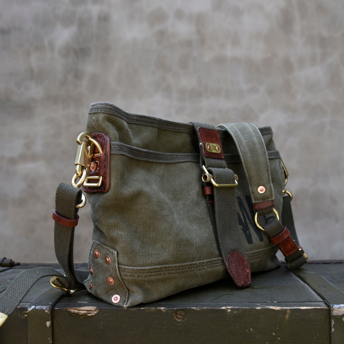 Heavy-Duty Washed Vintage Military Canvas Shoulder Crossbody Bag for Men and Women, Casual Bag with Retro Style