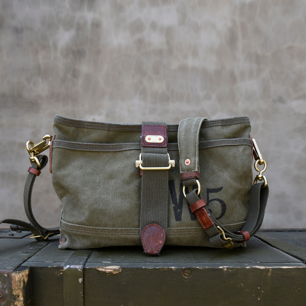 Heavy-Duty Washed Vintage Military Canvas Shoulder Crossbody Bag for Men and Women, Casual Bag with Retro Style