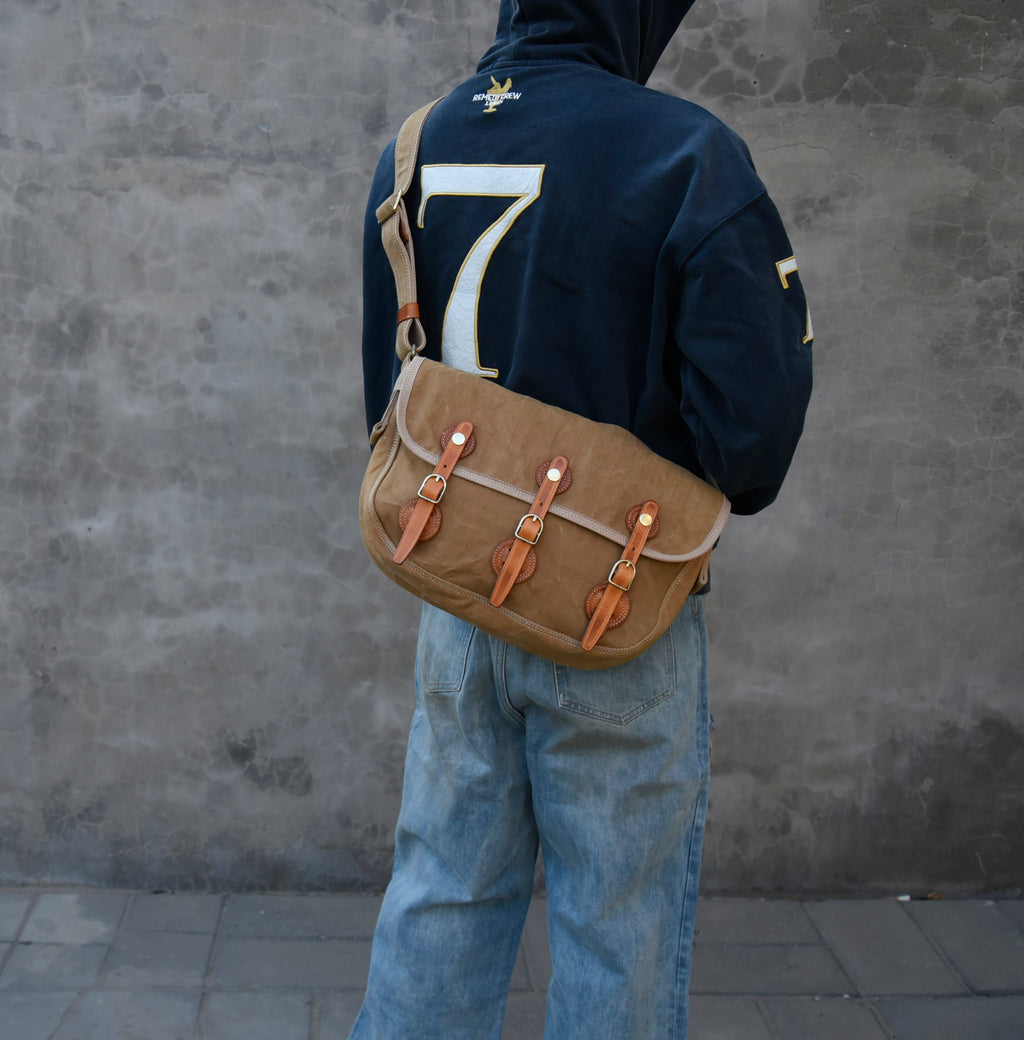 Heavy-Duty Washed Vintage Canvas with Top Layer Cowhide Single Shoulder Crossbody Bag Travel Bag Cycling Bag Large Three Yuan Bag