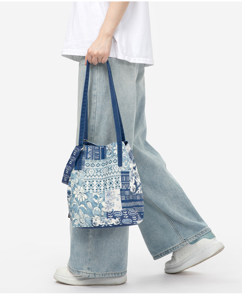 Original Blue and White Handheld Shoulder Crossbody Bag Versatile Niche Literary Casual Commuter Bag