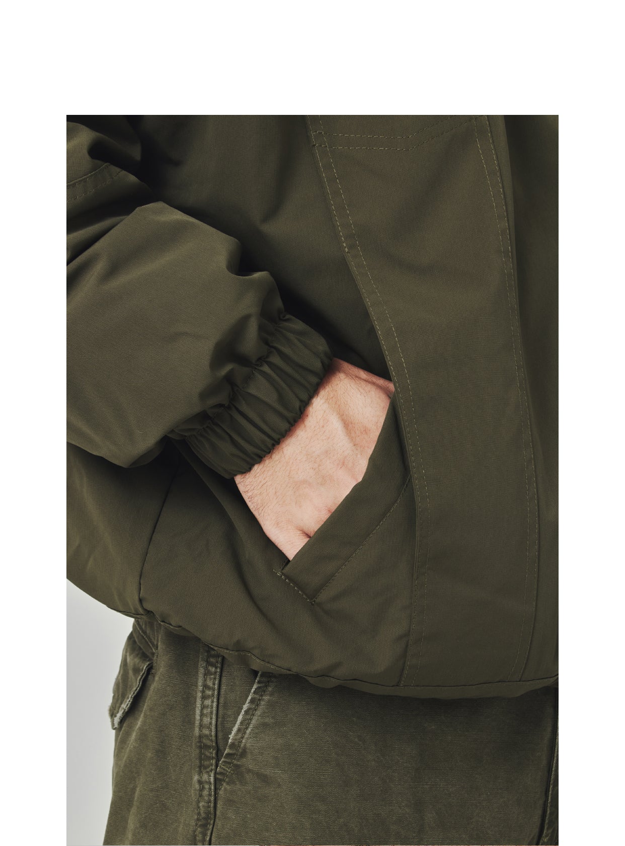Army Green Hooded Short Down Jacket – Loose Fit Cold-Resistant Puffer (Unisex)