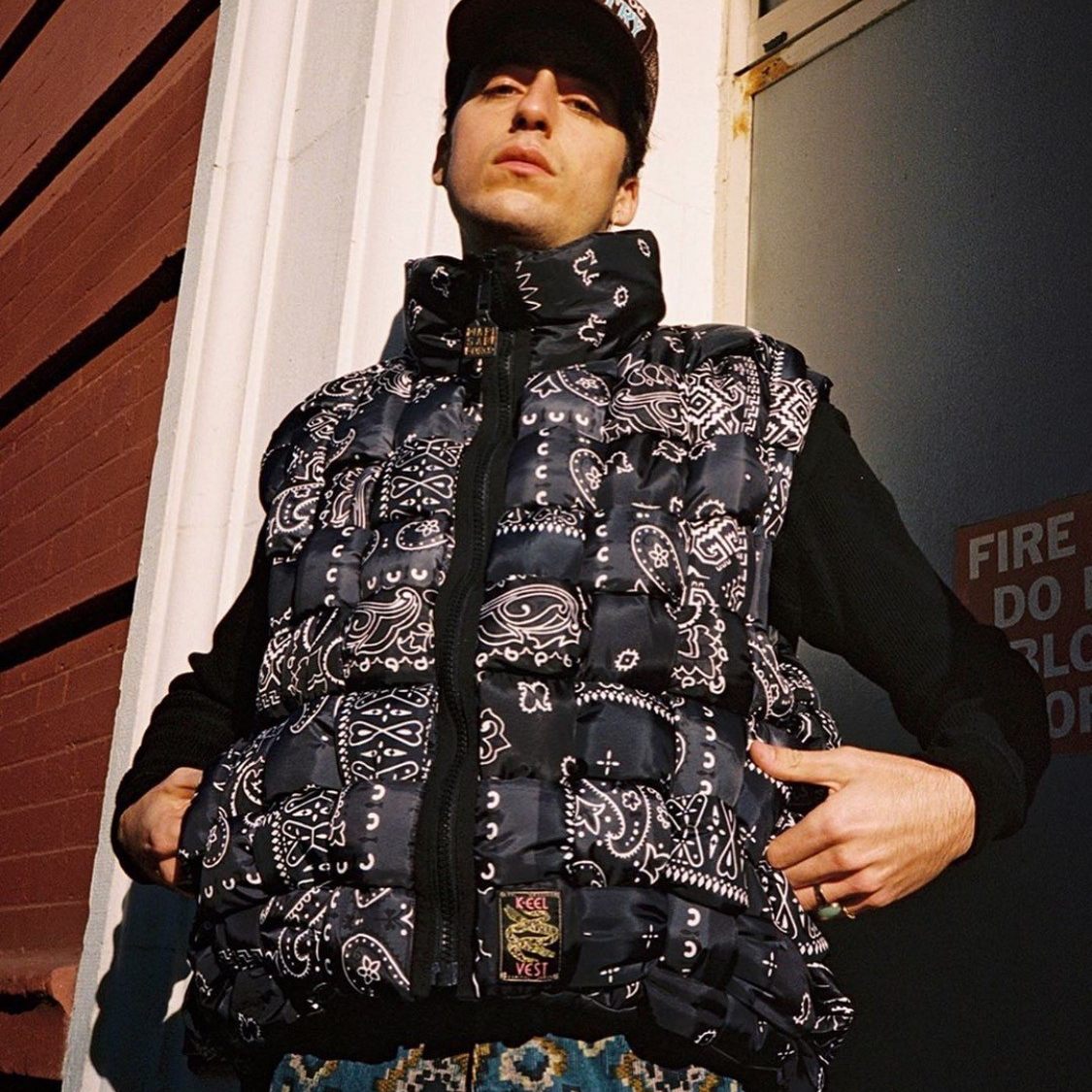 Nylon Paisley Print Down Vest – High-Neck Zip Padded Unisex – Vests | japanese streetwear | vintage workwear | unisex | Yamalinclothes