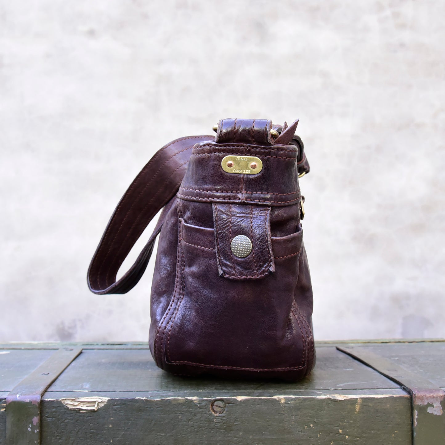 Heavy Washed Horsehide Newsboy Crossbody Bag – Vintage Leather Shoulder Bag