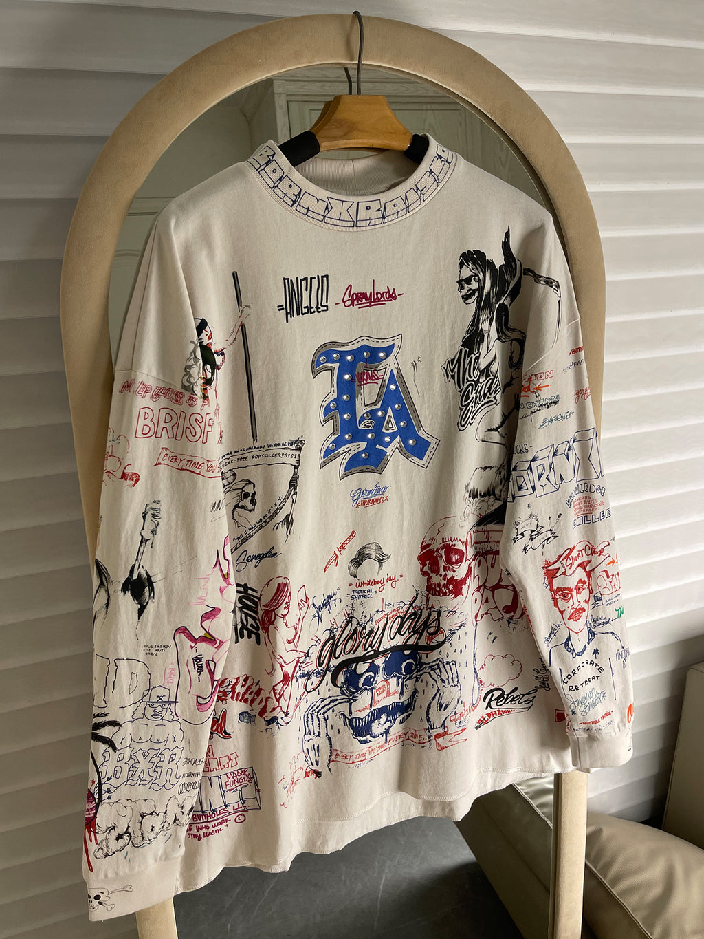 Quan Zhilong “Saint Michael” Rhinestone Graffiti Long-Sleeve Tee – Unisex Streetwear Vintage Base