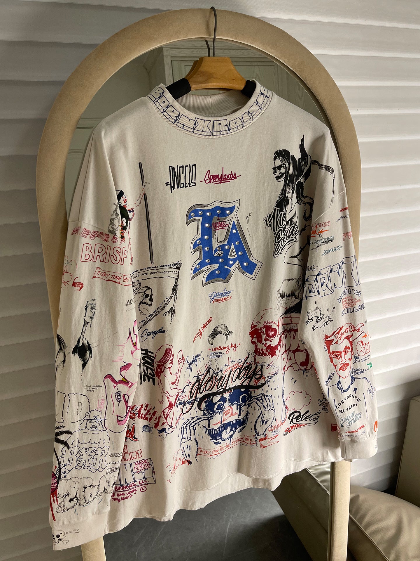 Quan Zhilong “Saint Michael” Rhinestone Graffiti Long-Sleeve Tee – Unisex Streetwear Vintage Base