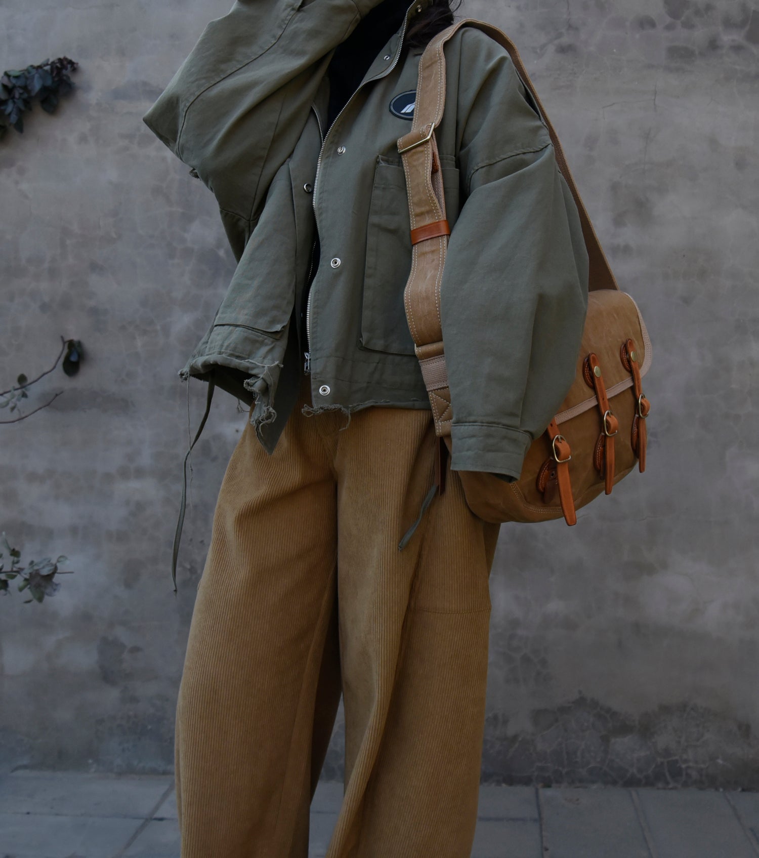 Heavy-Duty Washed Vintage Canvas with Top Layer Cowhide Single Shoulder Crossbody Bag Travel Bag Cycling Bag Large Three Yuan Bag