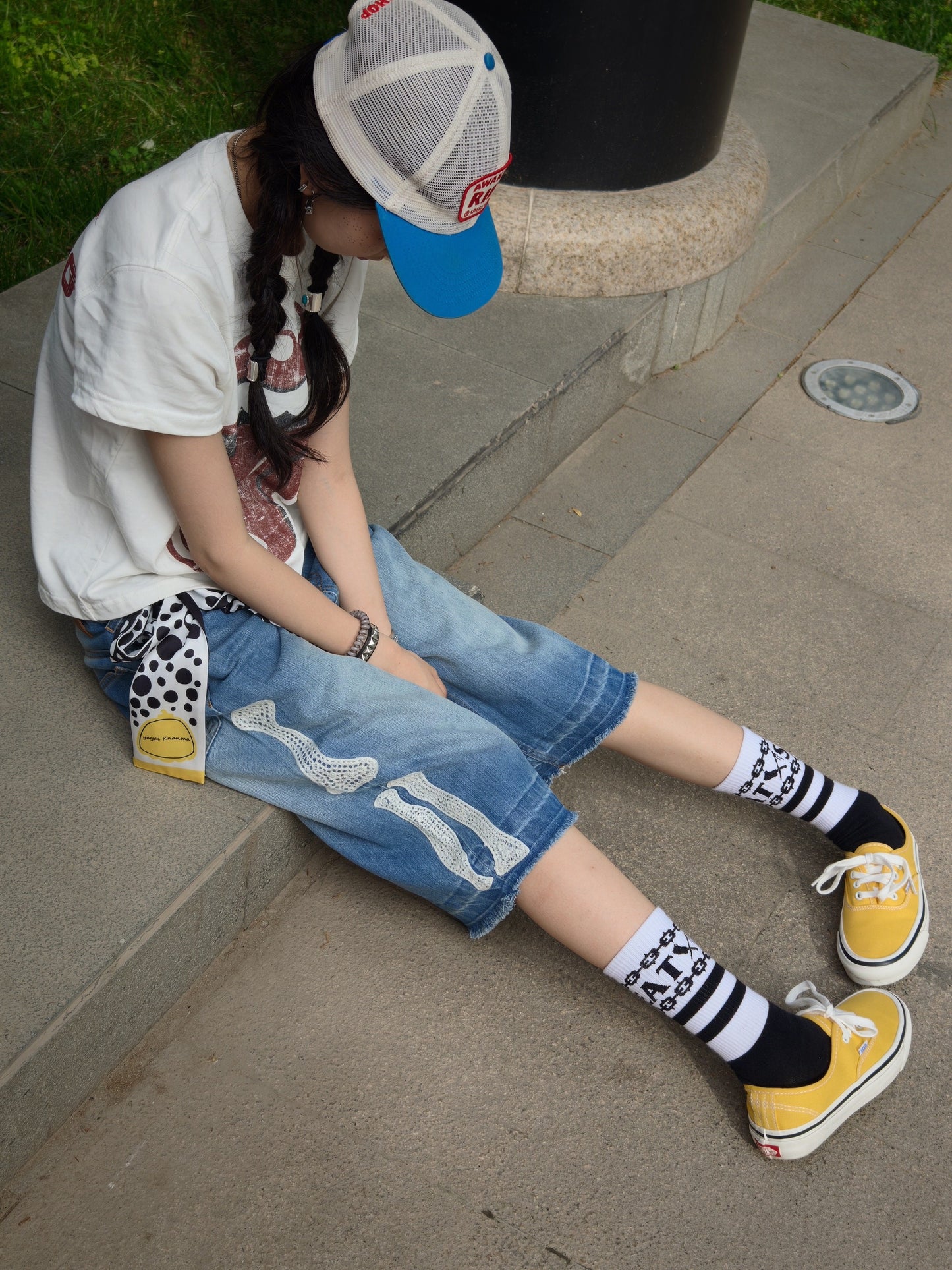 Loose Embroidered Bone Distressed Denim Shorts – Washed Unisex Oversized Streetwear