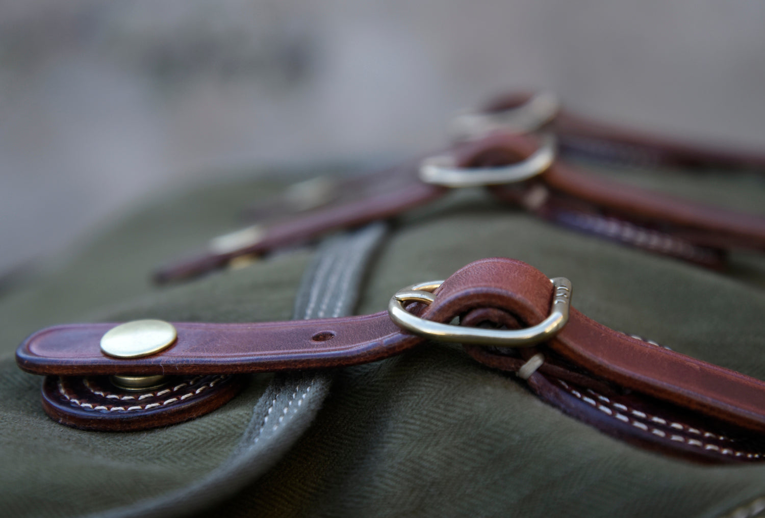 Heavy-Duty Washed Vintage Canvas with Top Layer Cowhide Single Shoulder Crossbody Bag Travel Bag Cycling Bag Large Three Yuan Bag