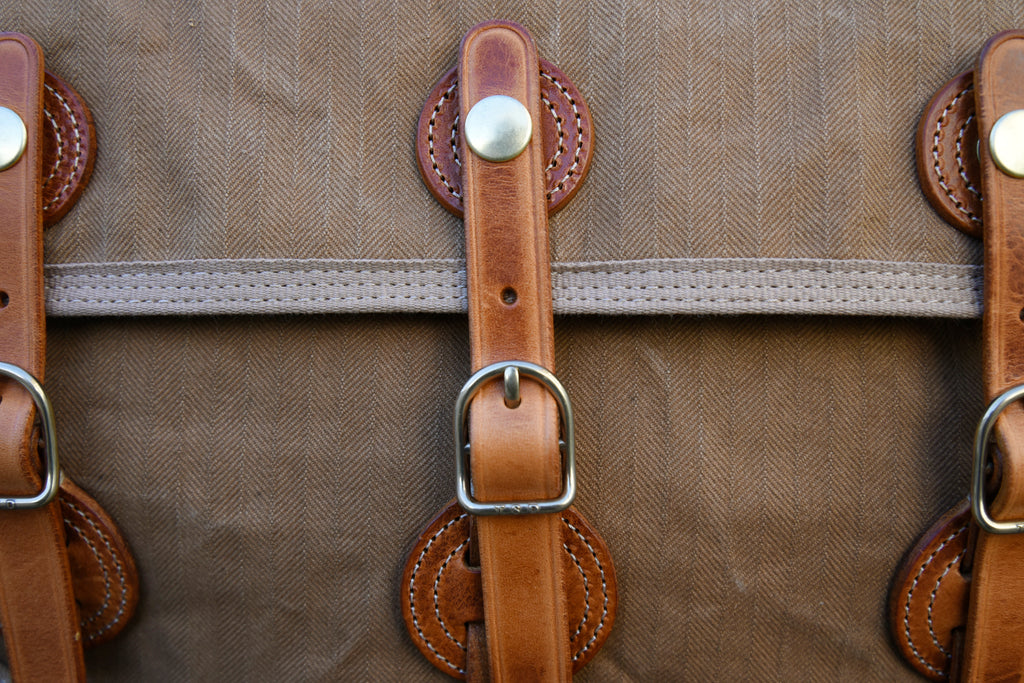 Heavy-Duty Washed Vintage Canvas with Top Layer Cowhide Single Shoulder Crossbody Bag Travel Bag Cycling Bag Large Three Yuan Bag