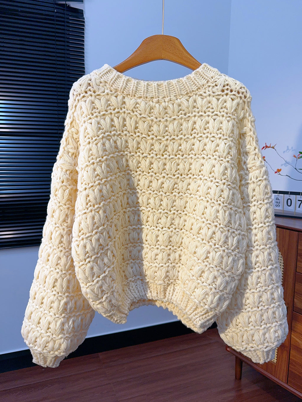 Thick-Knit Hand-Made Wool Sweater – Lantern Sleeve Loose Pullover (Women)