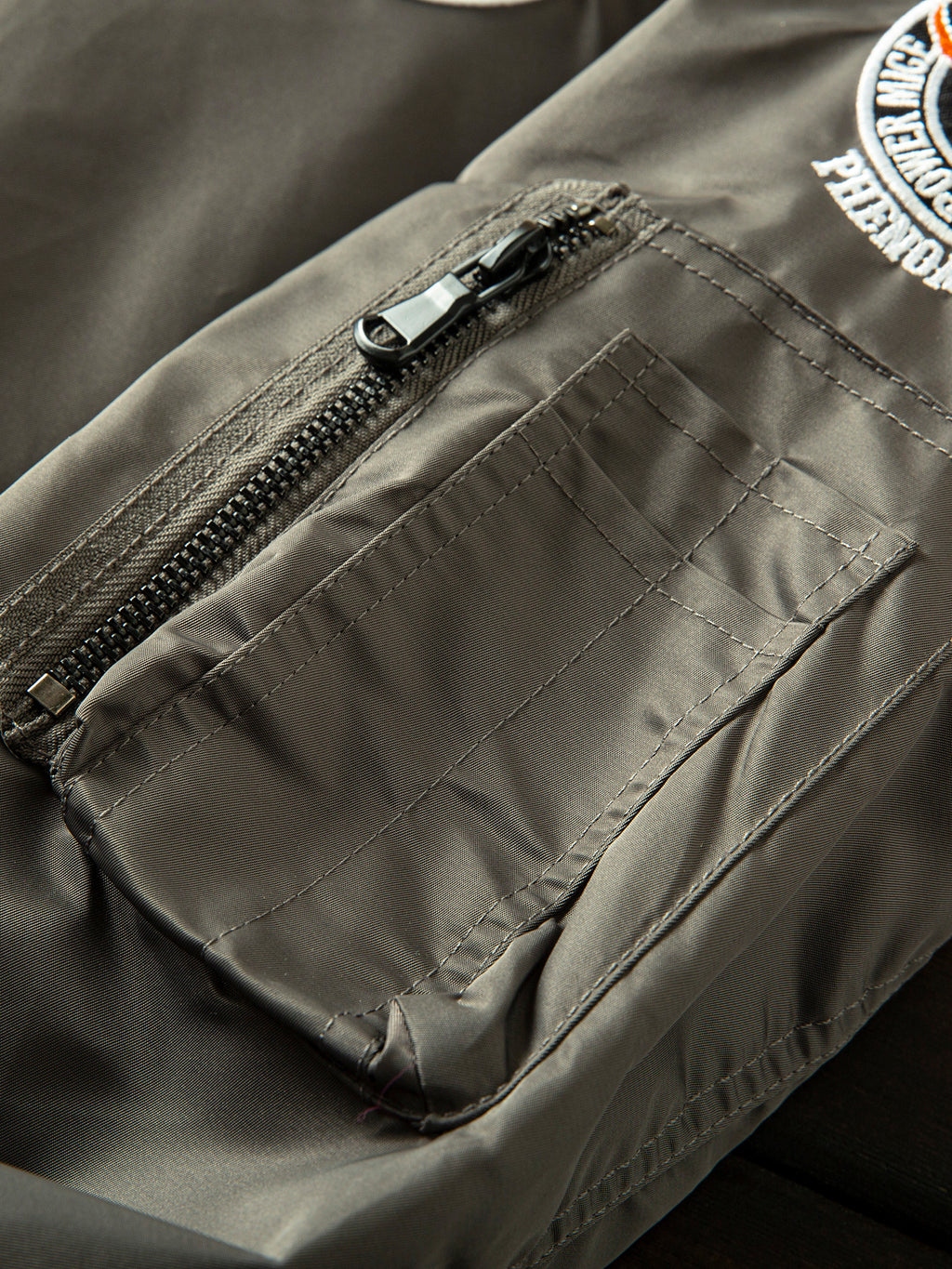 Men’s Heavy Embroidery Baseball-Collar Flight Jacket – Rugged Retro Casual for Fall