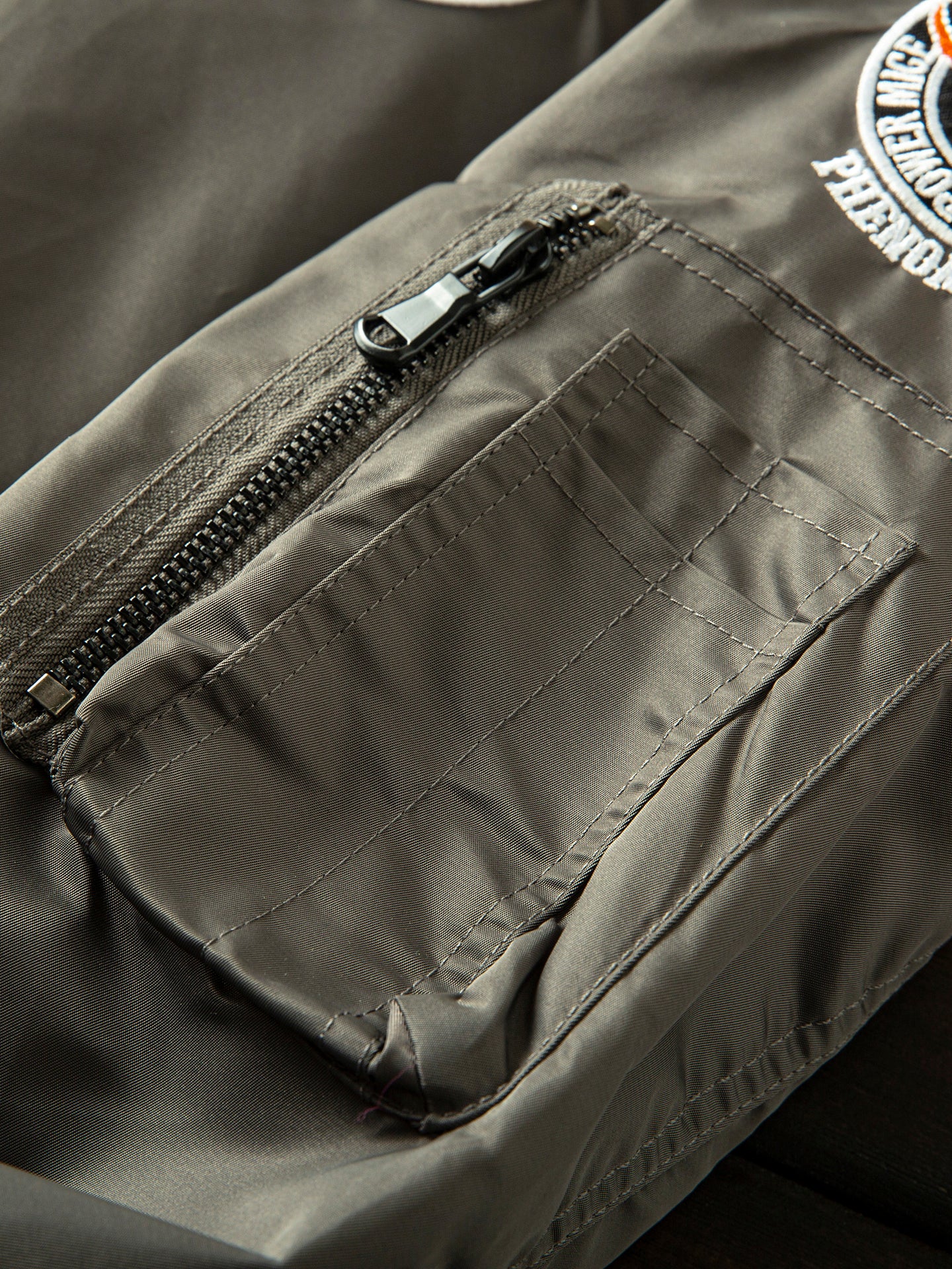 Men’s Heavy Embroidery Baseball-Collar Flight Jacket – Rugged Retro Casual for Fall