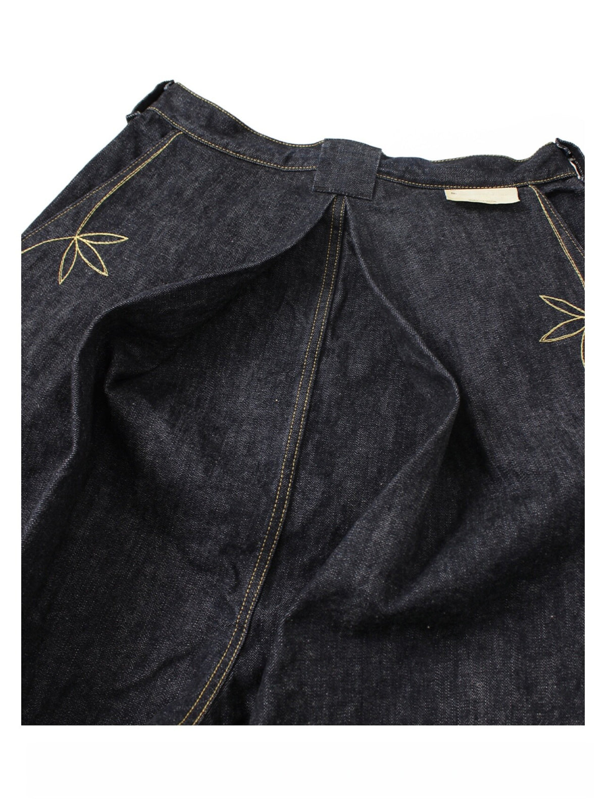 Denim Shorts – Leaf Embroidery & Wide Leg