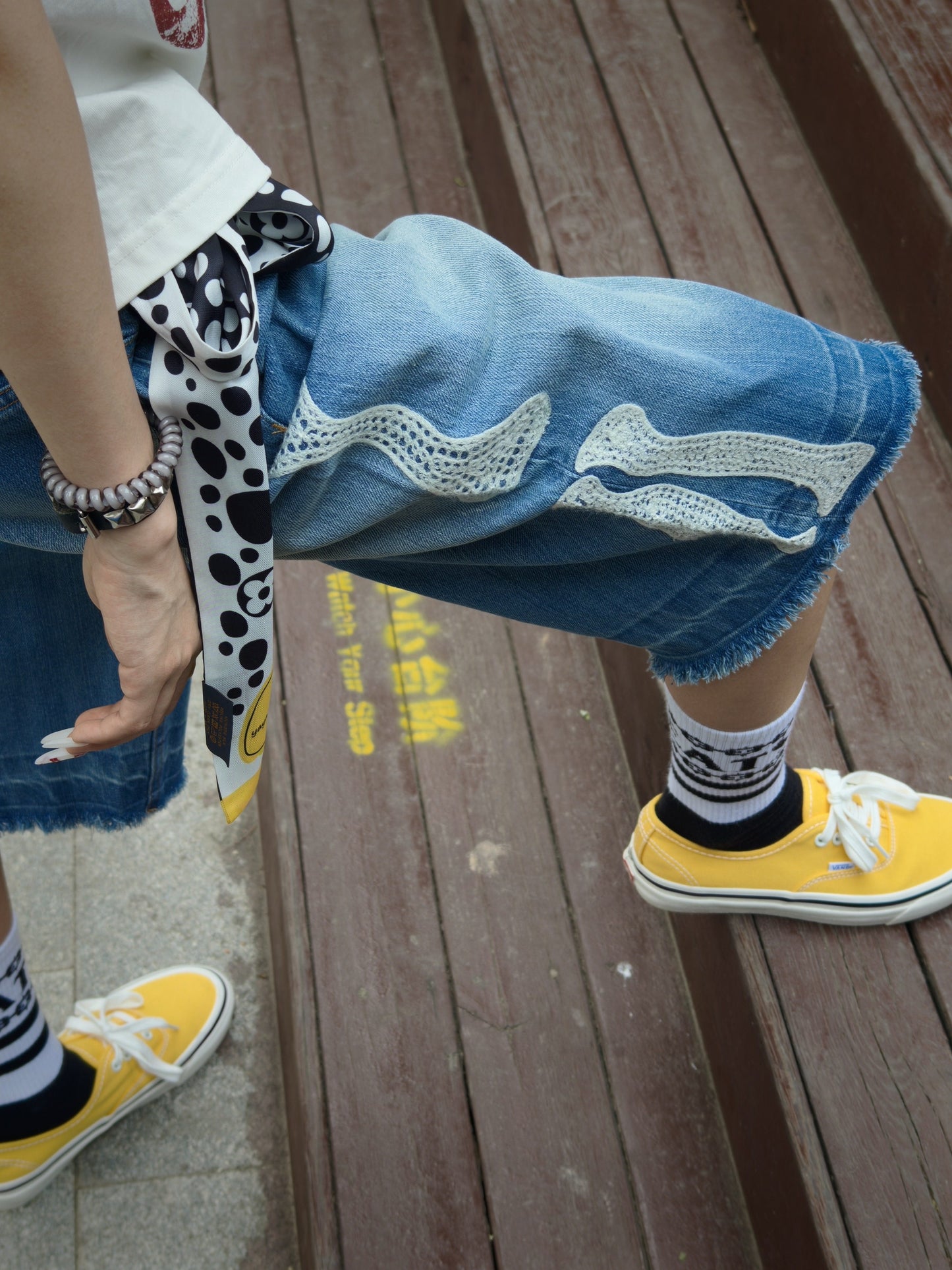 Loose Embroidered Bone Distressed Denim Shorts – Washed Unisex Oversized Streetwear