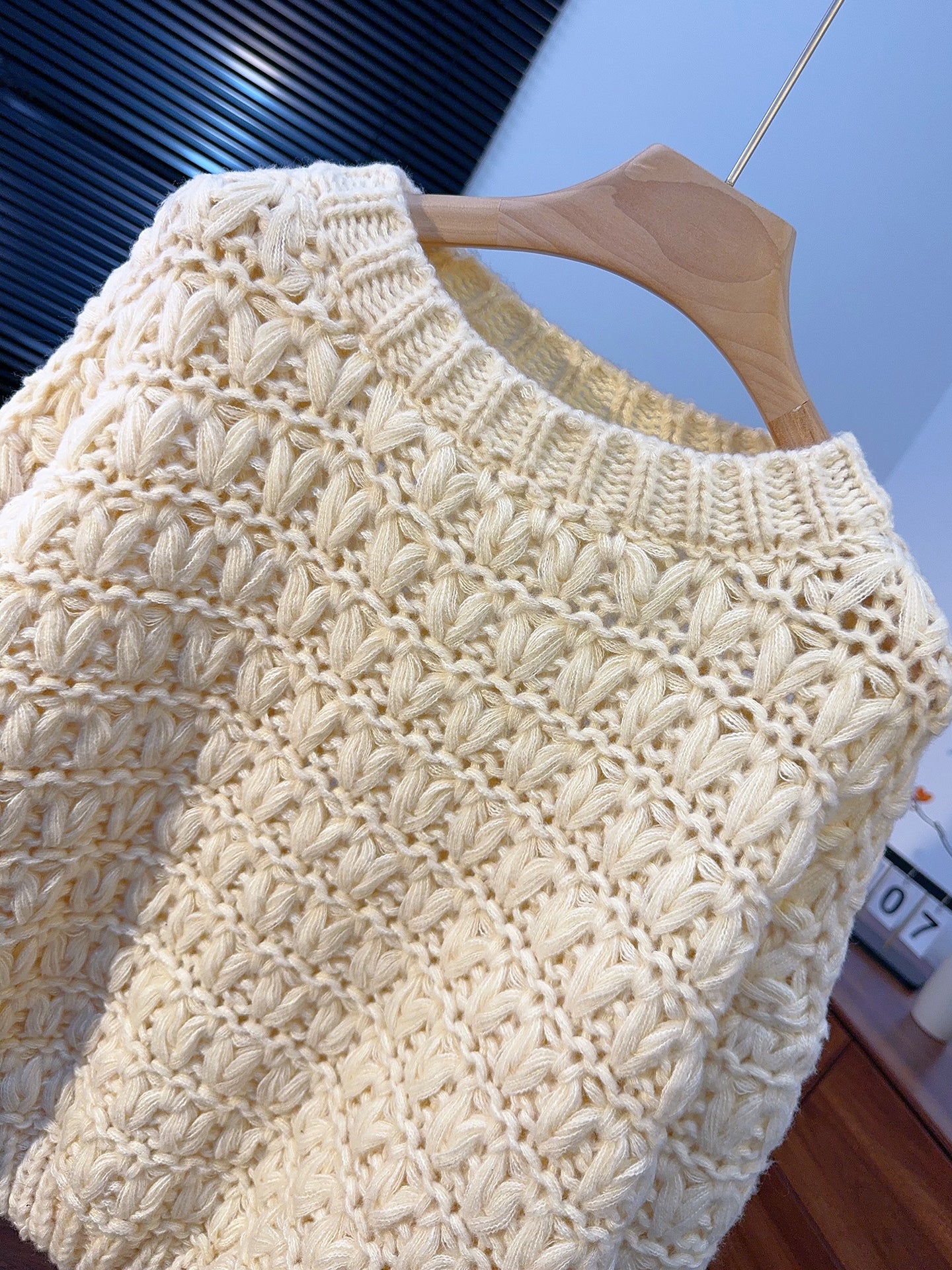 Thick-Knit Hand-Made Wool Sweater – Lantern Sleeve Loose Pullover (Women)